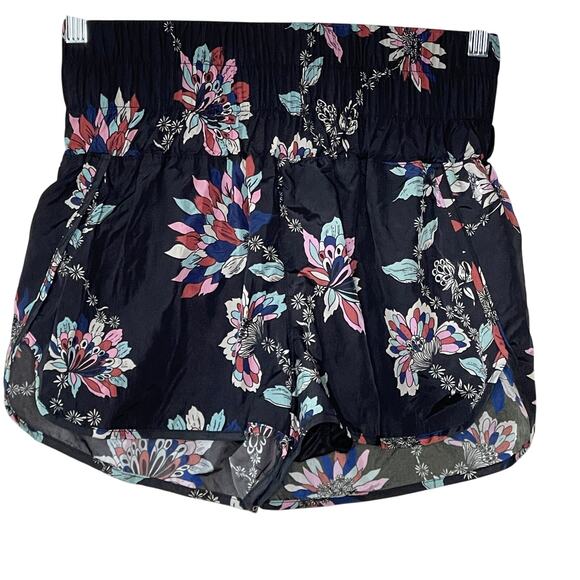 FP Movement by Free People Pants - Free People Movement The Way Home Black Floral Shorts‎ Size M